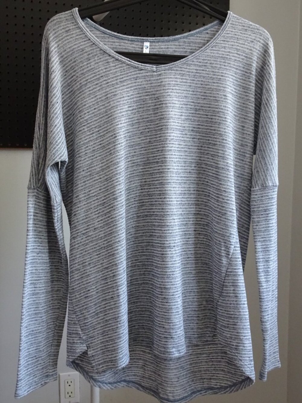 Kuhl Long sleeve drop shoulder top size M 89%polyester 11% linen